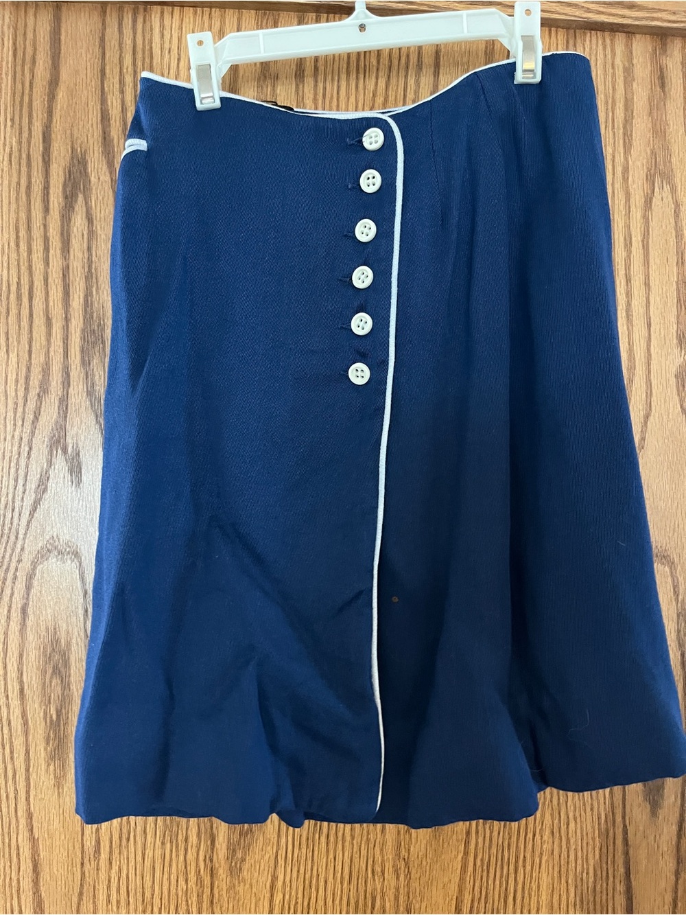Vintage Evan Picone Women's Navy Blue Button-Front Wrap Skirt with White Piping